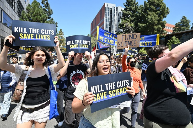 US-POLITICS-HEALTH-SCIENCE-TRUMP-PROTEST