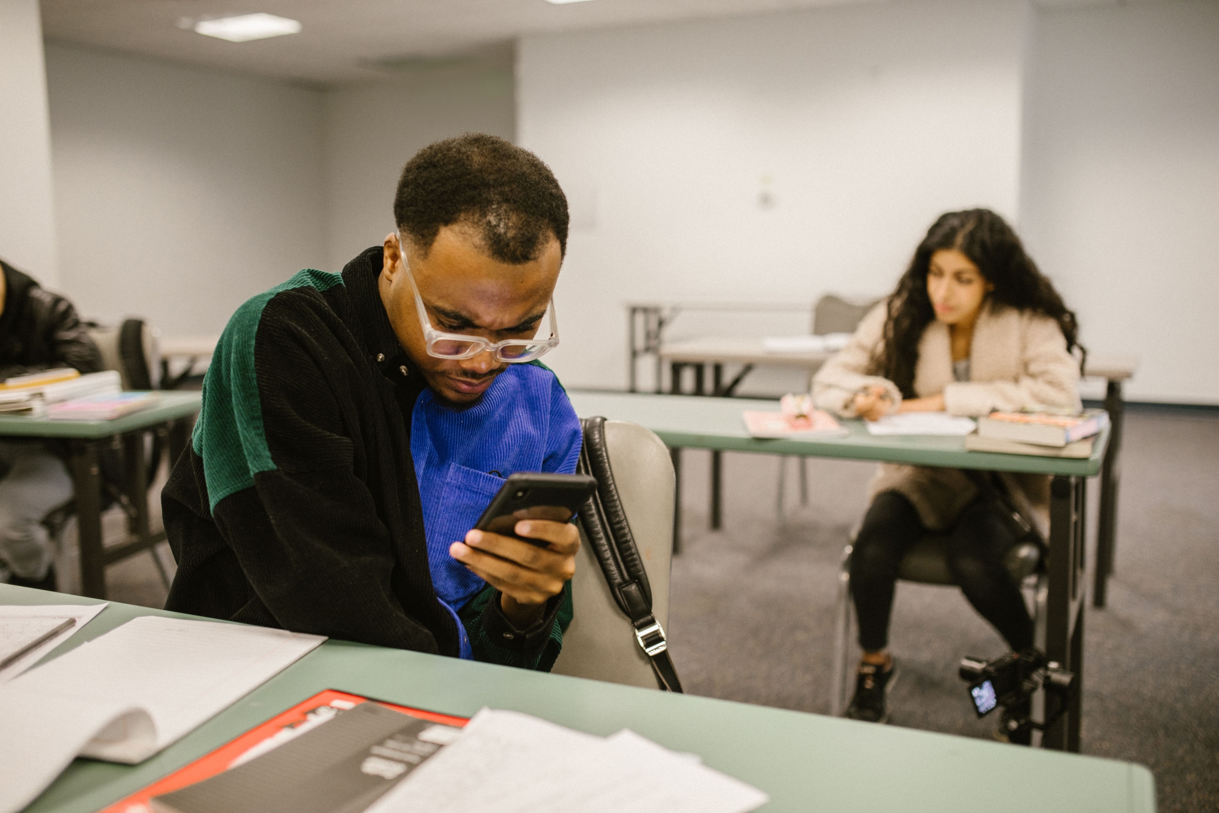 Pennsylvania Bans School Cellphones, but Pittsburgh Already Has a Policy